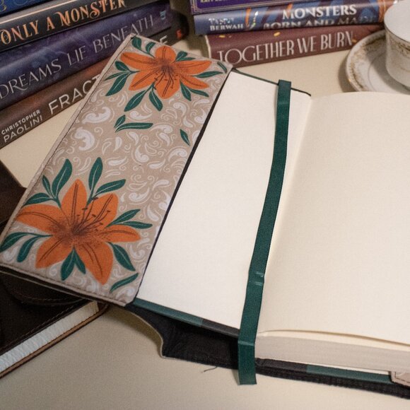 Bookish Box Currently Reading Fabric Dust Jacket - Picture 4 of 4